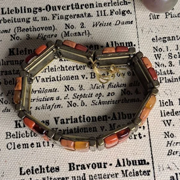 Vintage Carnelian and Jasper Strech Bracelet - Picture 5 of 6
